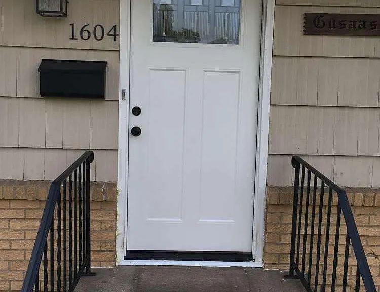 1604 Princeton Ave S — Photo 3