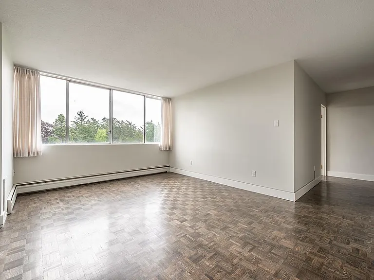 350 Douglas St — Photo 30
