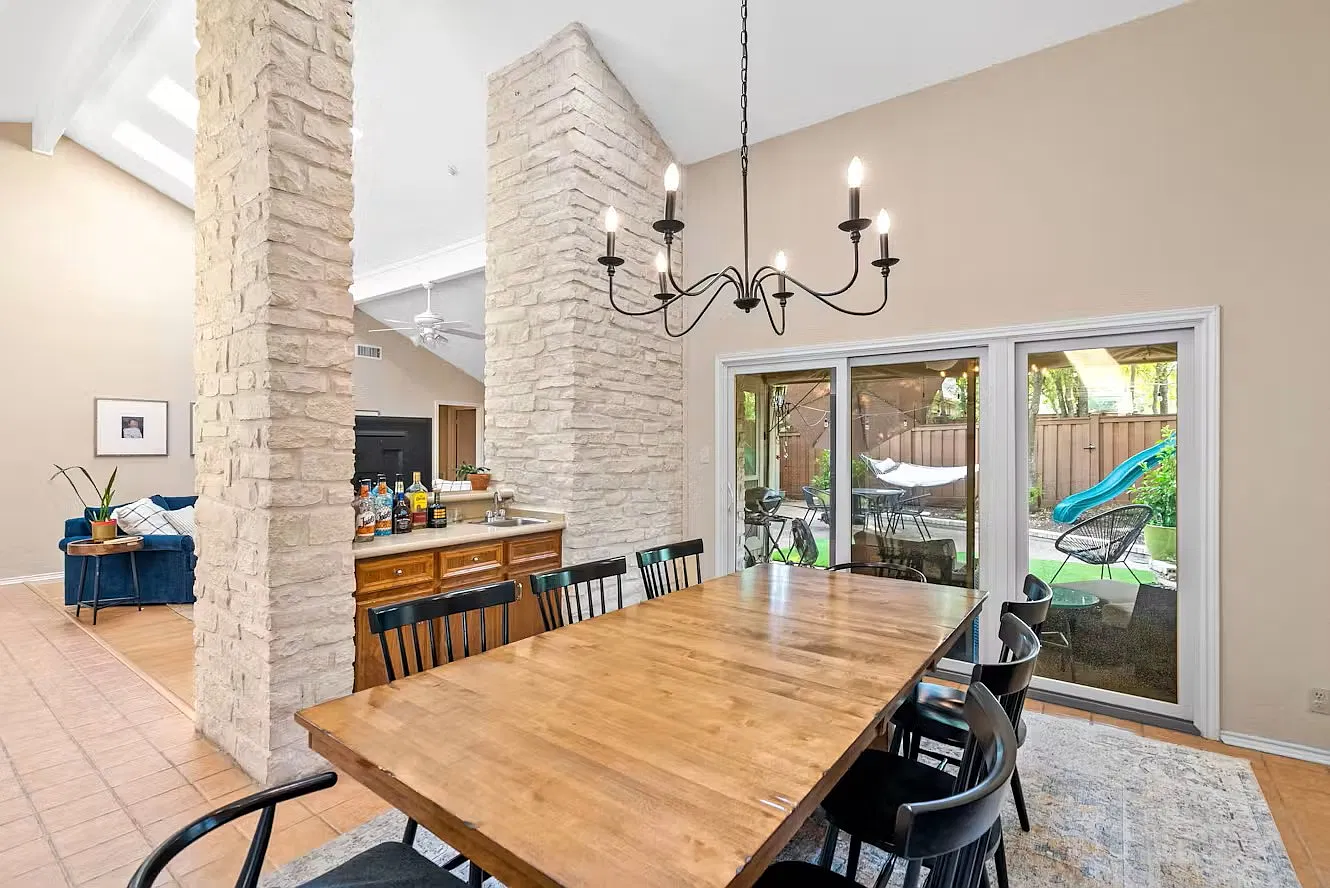 3 bed, 2092 sqft, $4,000 — Photo 3