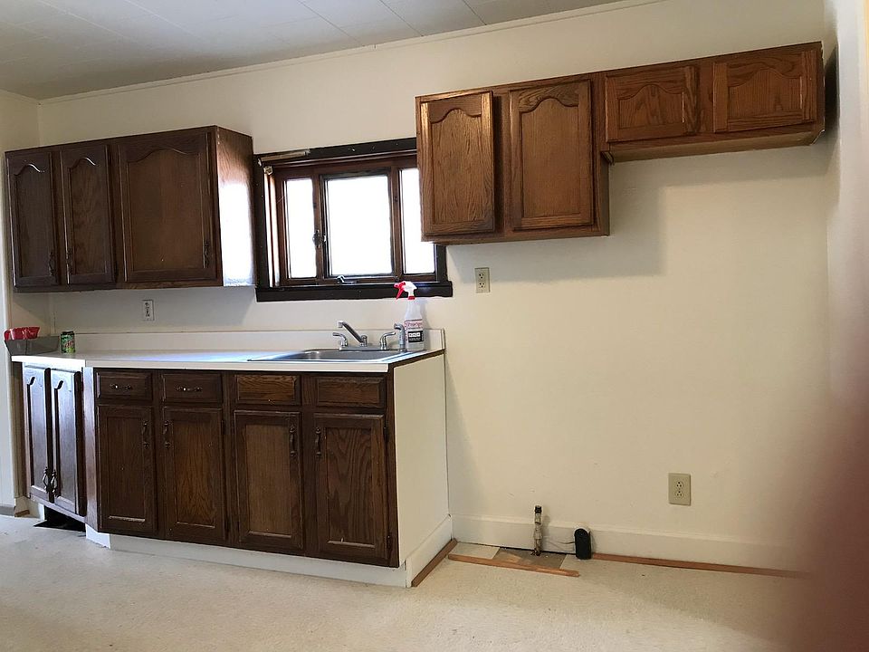 Kitchen before new countertop