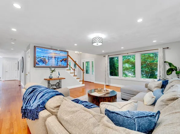 90 Winona St, Peabody, MA 01960