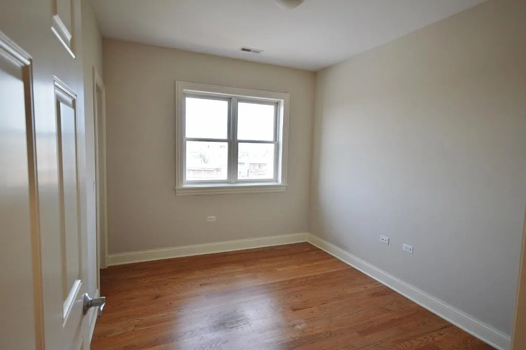 3 bed, $4,395 — Photo 3