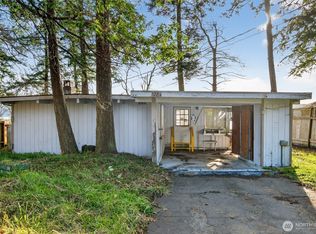 1284 Dines Point Rd, Greenbank, WA 98253