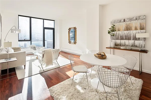 Sold by R New York | media 2