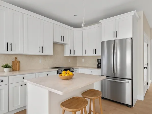350 Windsor St #2, Cambridge, MA 02141