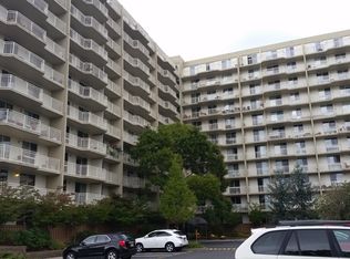 1055 River Rd, Edgewater, NJ 07020