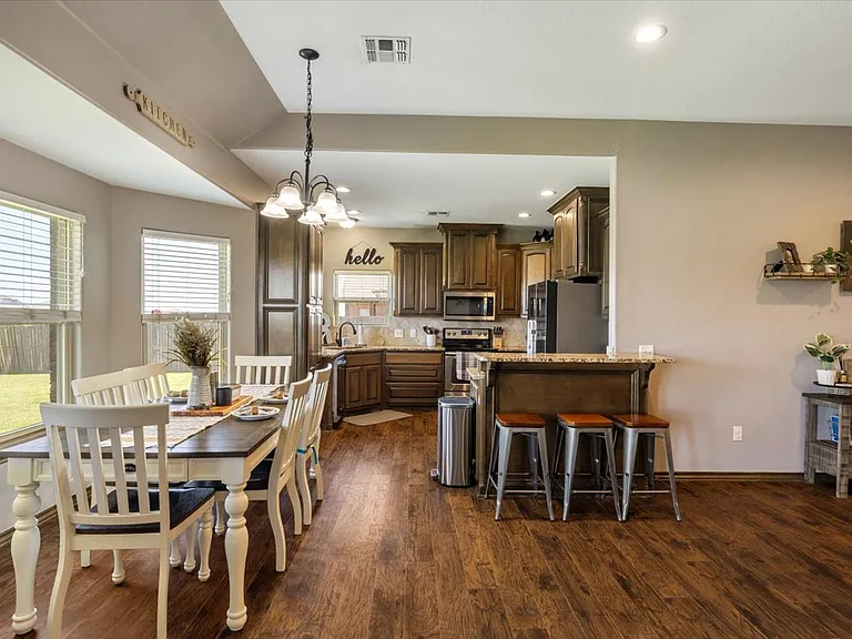 8398 SW Sun Valley Dr — Photo 8