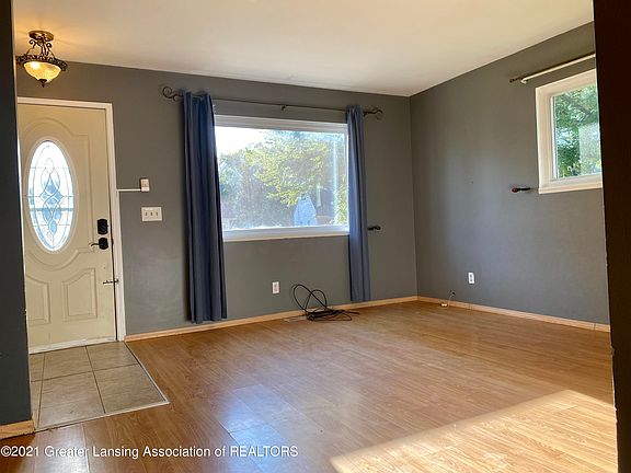 3rd image of 3715 Kendalwood Dr