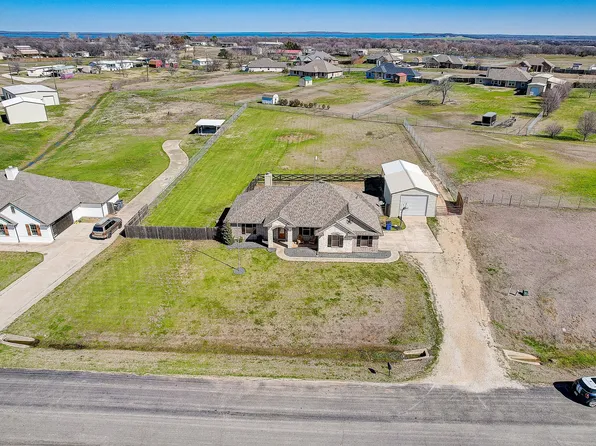 2451 Lake Ridge Cir, Sanger, TX 76266