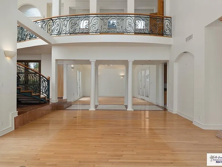 3201 Lazy Lake Dr — Photo 5