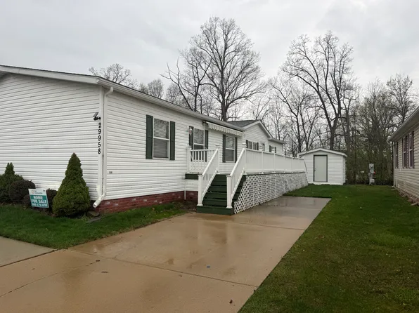 29958 Meadow Ln #68, Rockwood, MI 48173