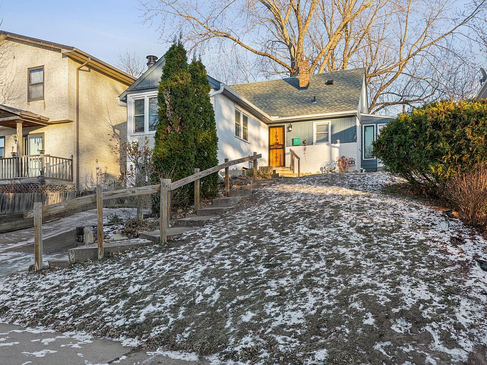 1st image of 882 Iroquois Ave