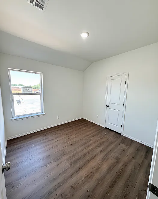 3 bed, 1200 sqft, $1,640 — Photo 4
