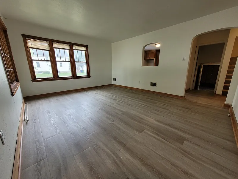 3 bed, 1.0 bath, $1,699 — Photo 3