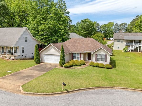 708 Rustic St, Opelika, AL 36801