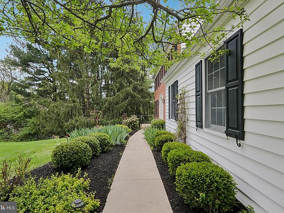 5th image of 219 Wiltshire Dr