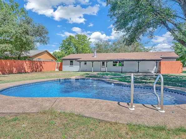 831 W 3rd St, Eddy, TX 76524