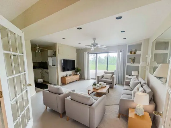 61 W Tiana Road #3, Hampton Bays, NY 11946