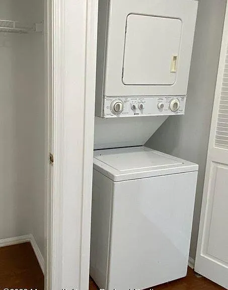 407 Hampton Ct — Photo 9