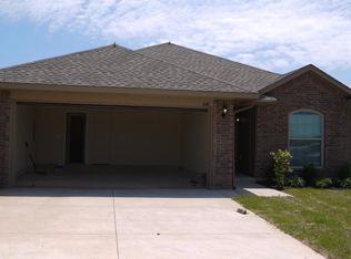 648 SW 37th St, Moore, OK 73160