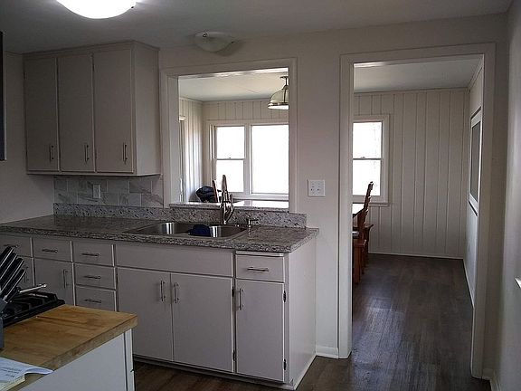 4th image of 7815 Victoria Dr
