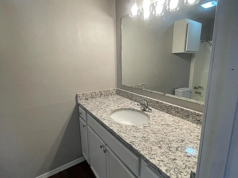 1252 S 27th Pl — Photo 25