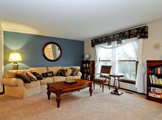 1101 Warwick Cir N, Hoffman Estates, IL 60169