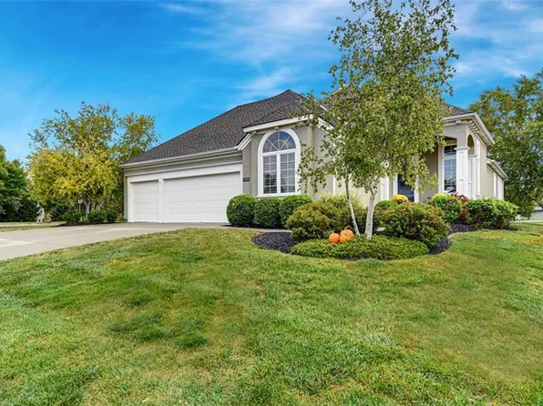 11605 S Carriage Rd, Olathe, KS 66062