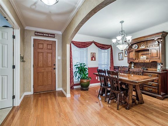 4th image of 542 Briaroaks Dr