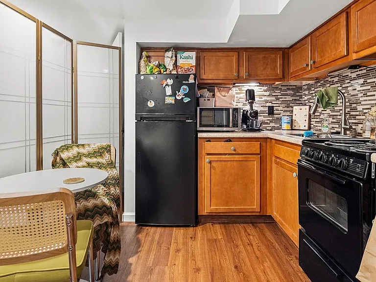 607 Fuller Ave SE — Photo 3