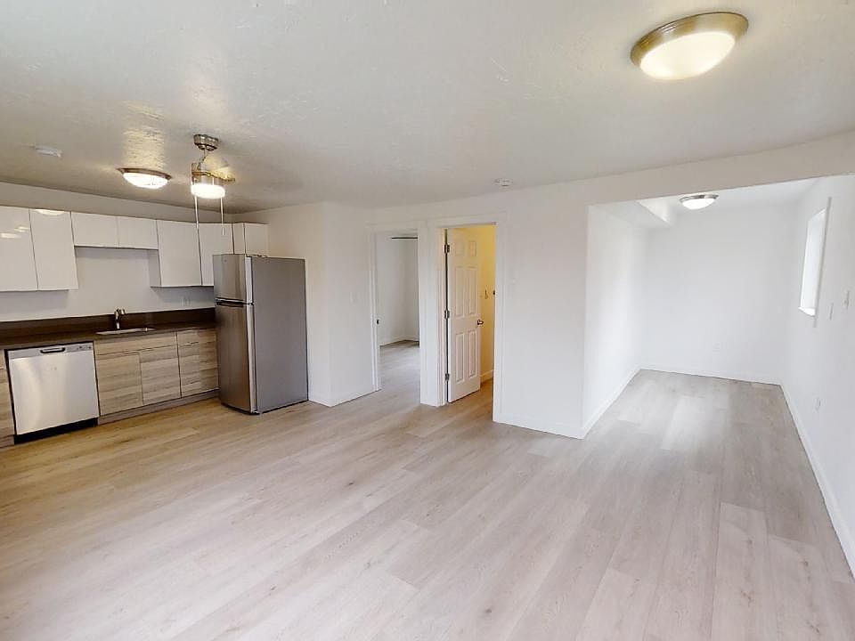 1st image of 11518 NE Sandy Blvd #10