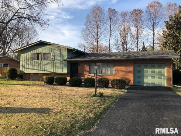 1804 W Warren St, Marion, IL 62959
