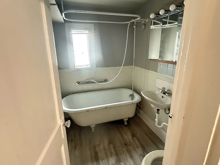 859 Marion St — Photo 7