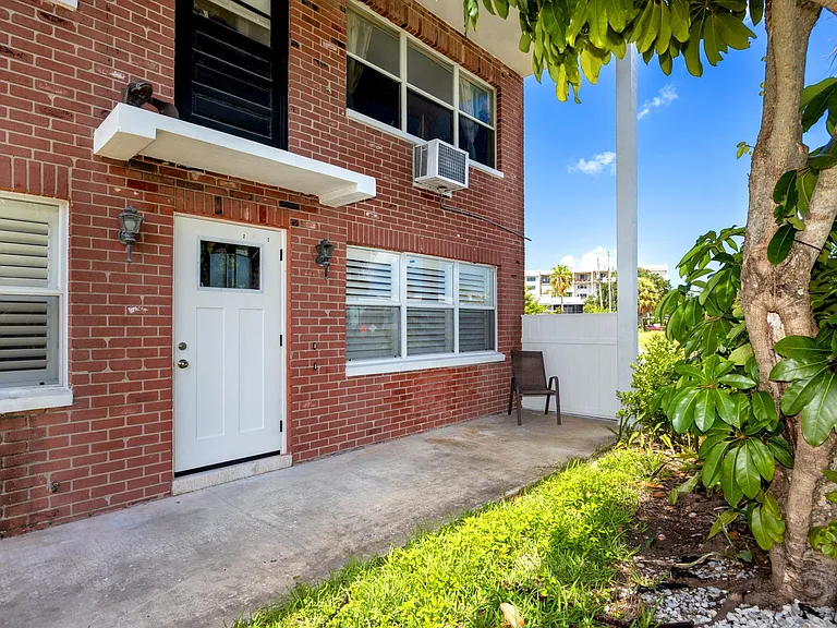 2502 Gary Cir #B — Photo 3