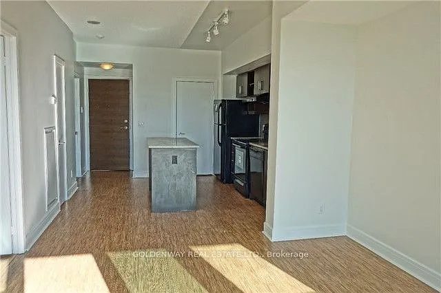 35 Brian Peck Cres #527 — Photo 3