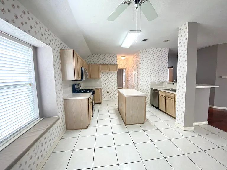 1618 Arbor Creek Dr — Photo 11