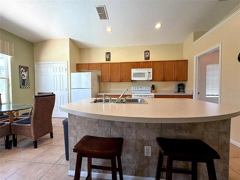 8127 Fan Palm Way — Photo 6