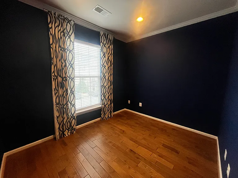8195 Falls Grove Dr — Photo 15