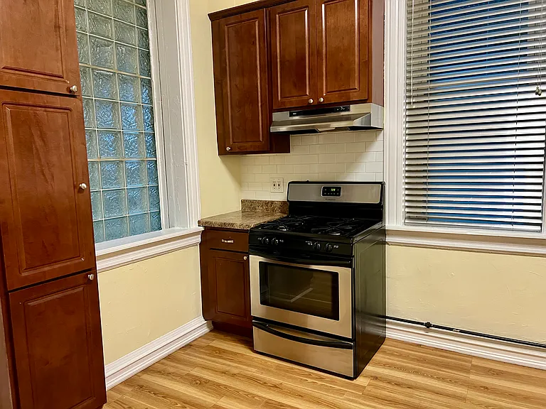 2133 N Sheffield Ave #1B — Photo 10