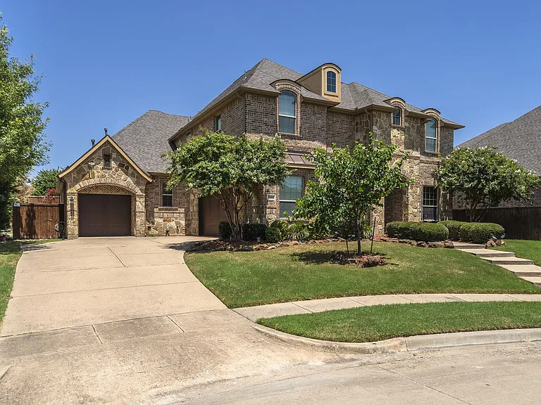 1604 Woodrose Ct — Photo 3