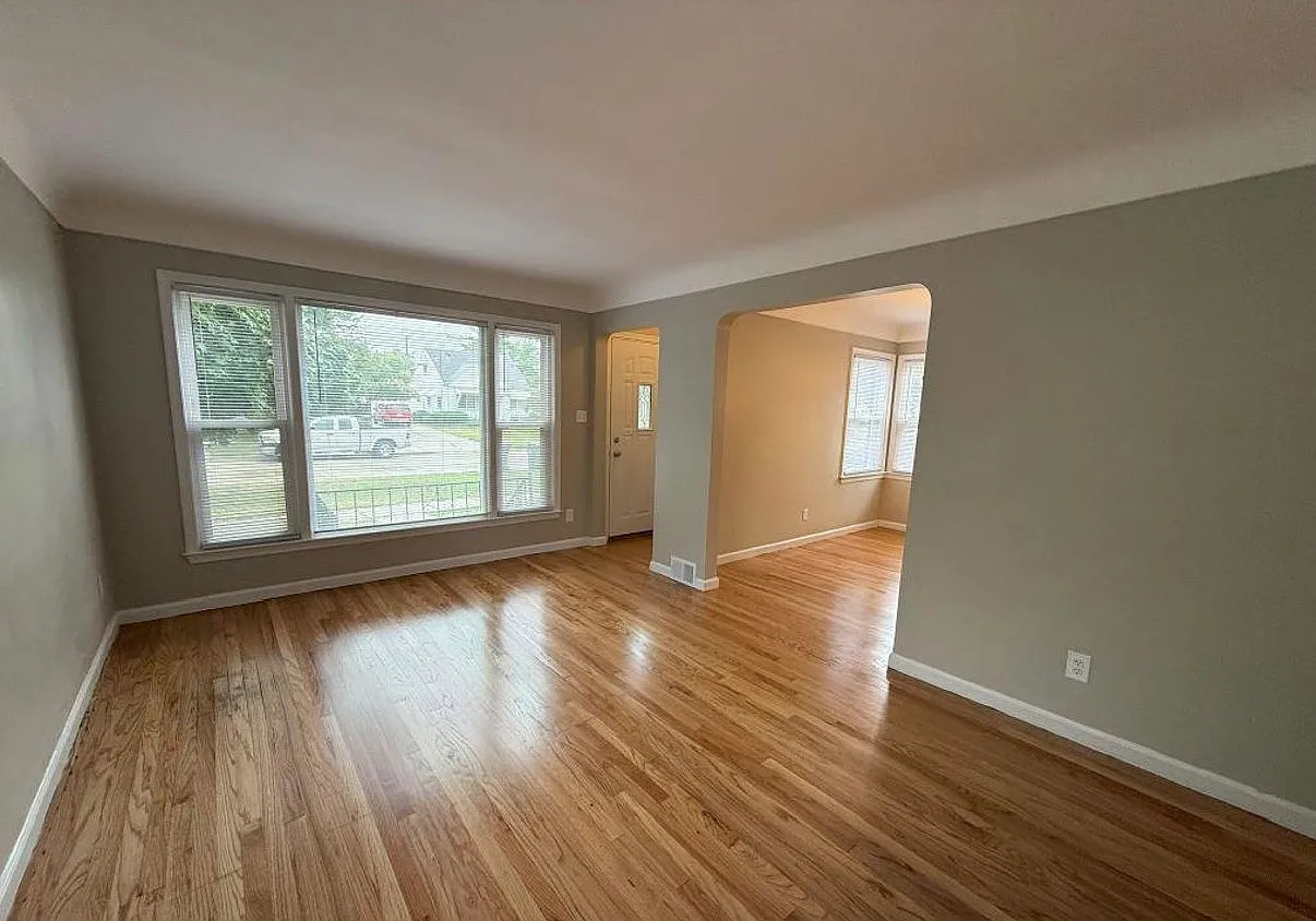 3 bed, 2097 sqft, $2,300 — Photo 3