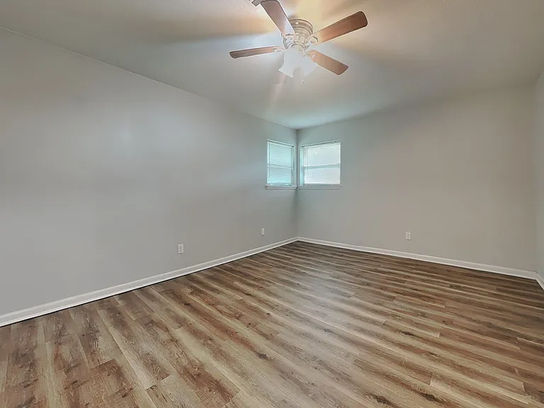 5244 Greene Ave — Photo 9