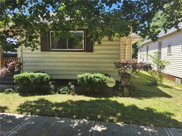 4092 E 72nd St, Cleveland, OH 44105