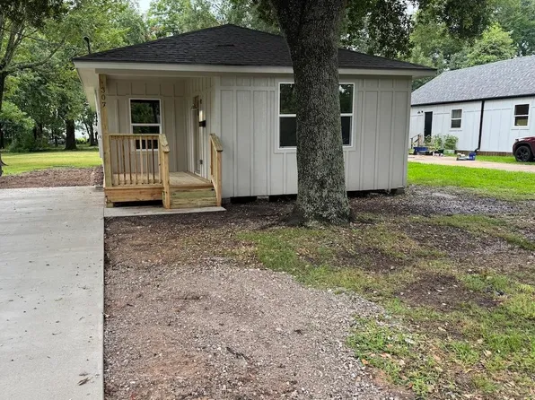 307 Pine St, Port Neches, TX 77651