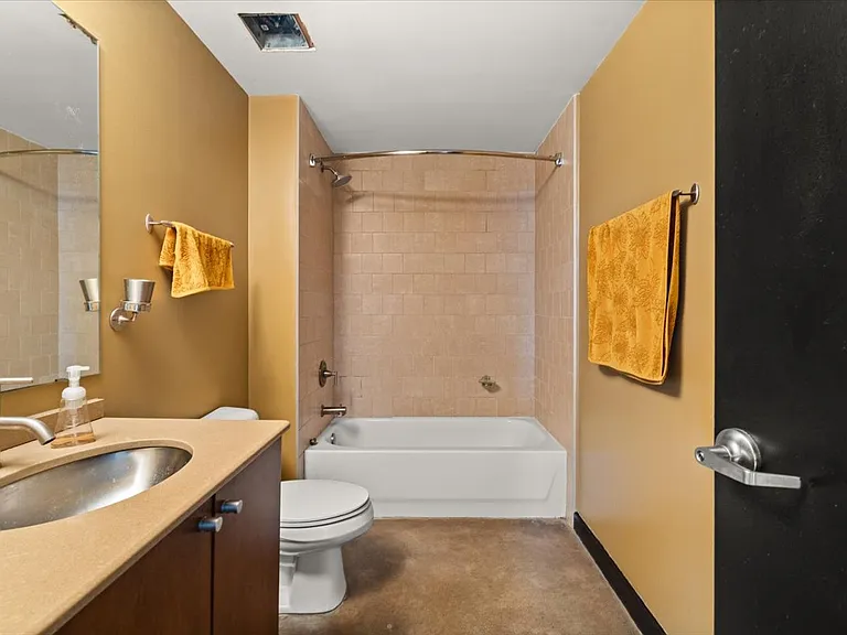 170 Boulevard SE #F101 — Photo 17