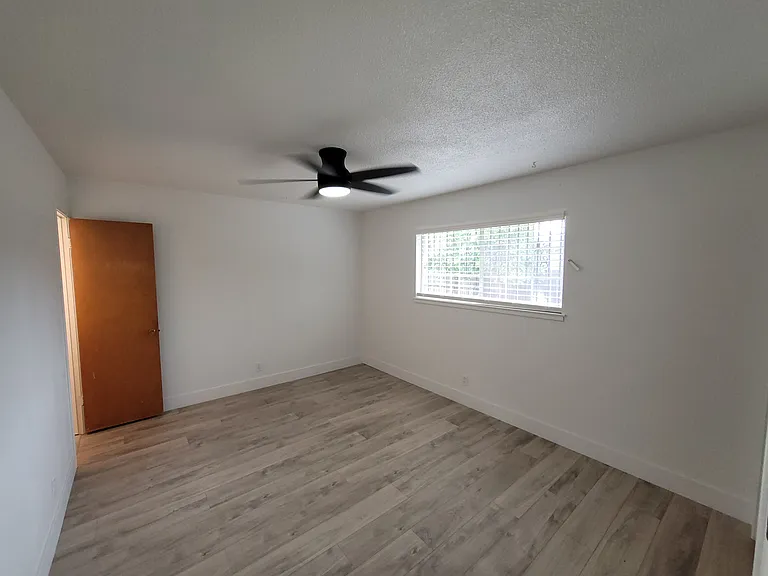 1355 N Matus Ave — Photo 13