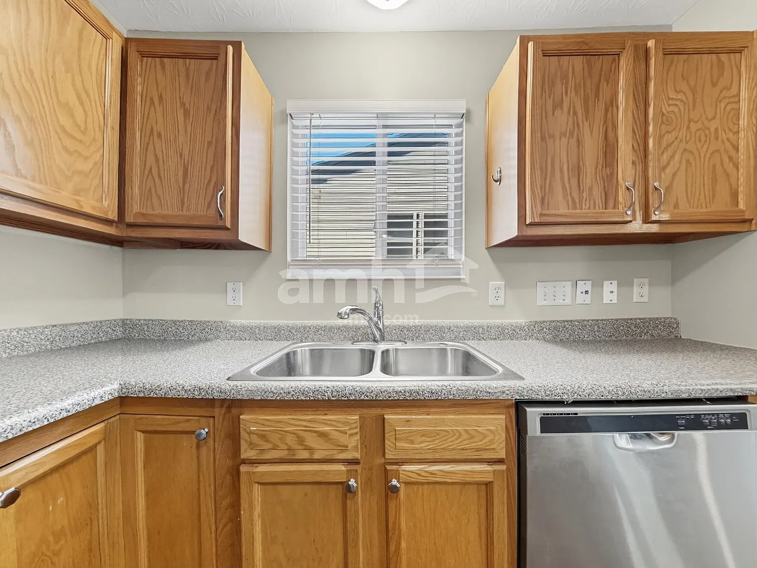 3 bed, 2.5 bath, 1582 sqft, $2,285 — Photo 4