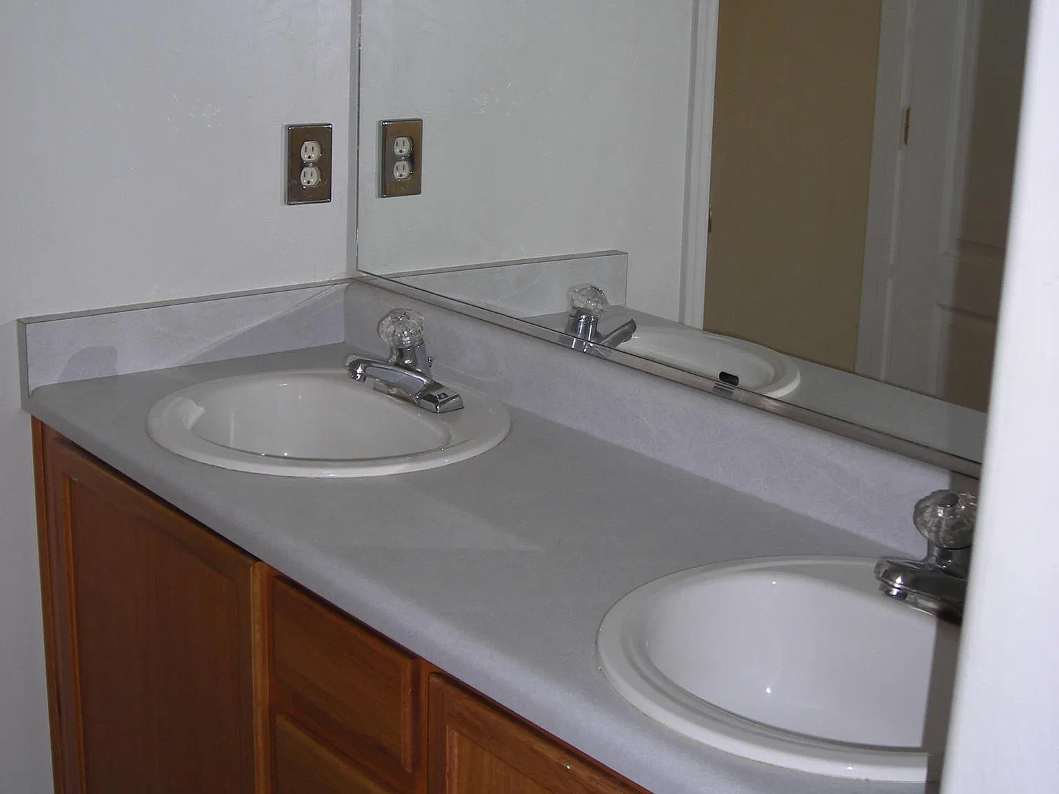 3 bed, 1370 sqft, $1,880 — Photo 4