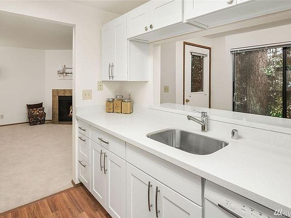 2nd image of 218 NE Dogwood St APT A202