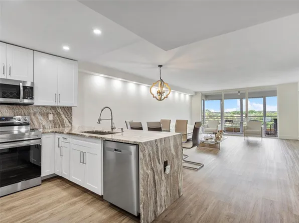 3980 Oaks Clubhouse Dr APT 501, Pompano Beach, FL 33069